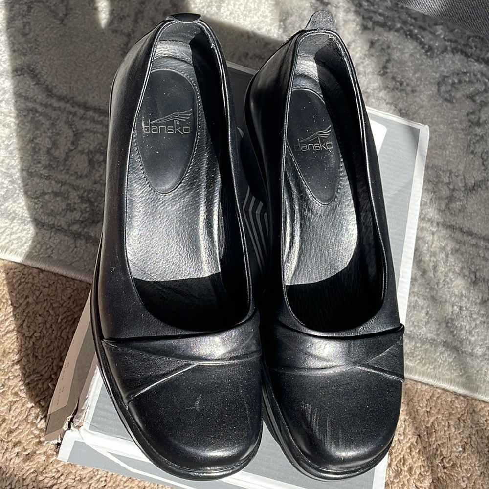 Dansko Black Leather Wedge Clogs Professional Shoe Size 38 Womens Size 8